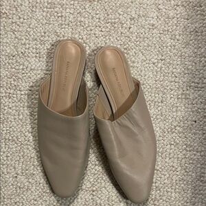 Banana Republic Women's Beige Leather Mules
